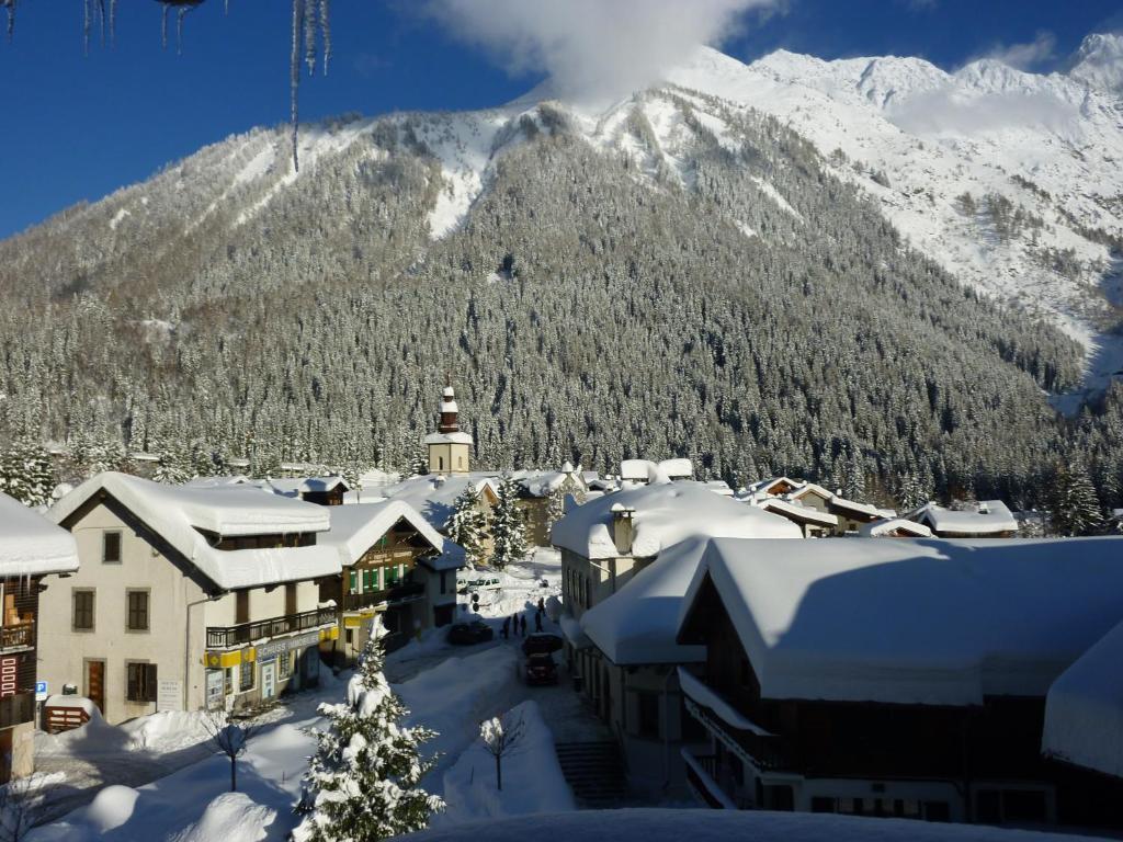 Hotel De La Couronne Chamonix Mont Blanc Habitación foto